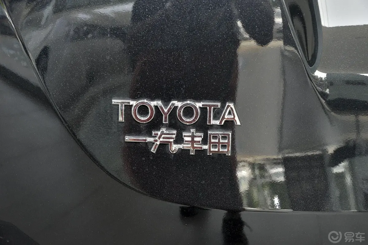 RAV4荣放2.0L CVT 两驱 风尚版外观