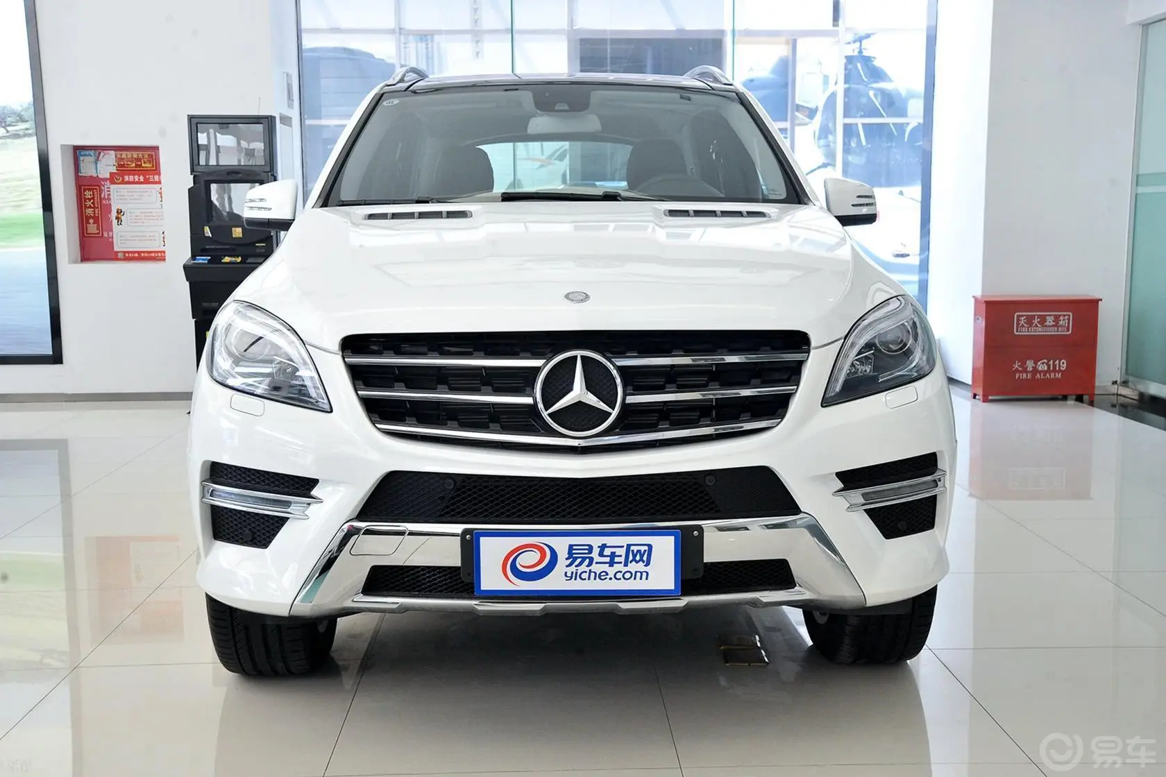 奔驰M级ML400 4MATIC 动感型正前水平