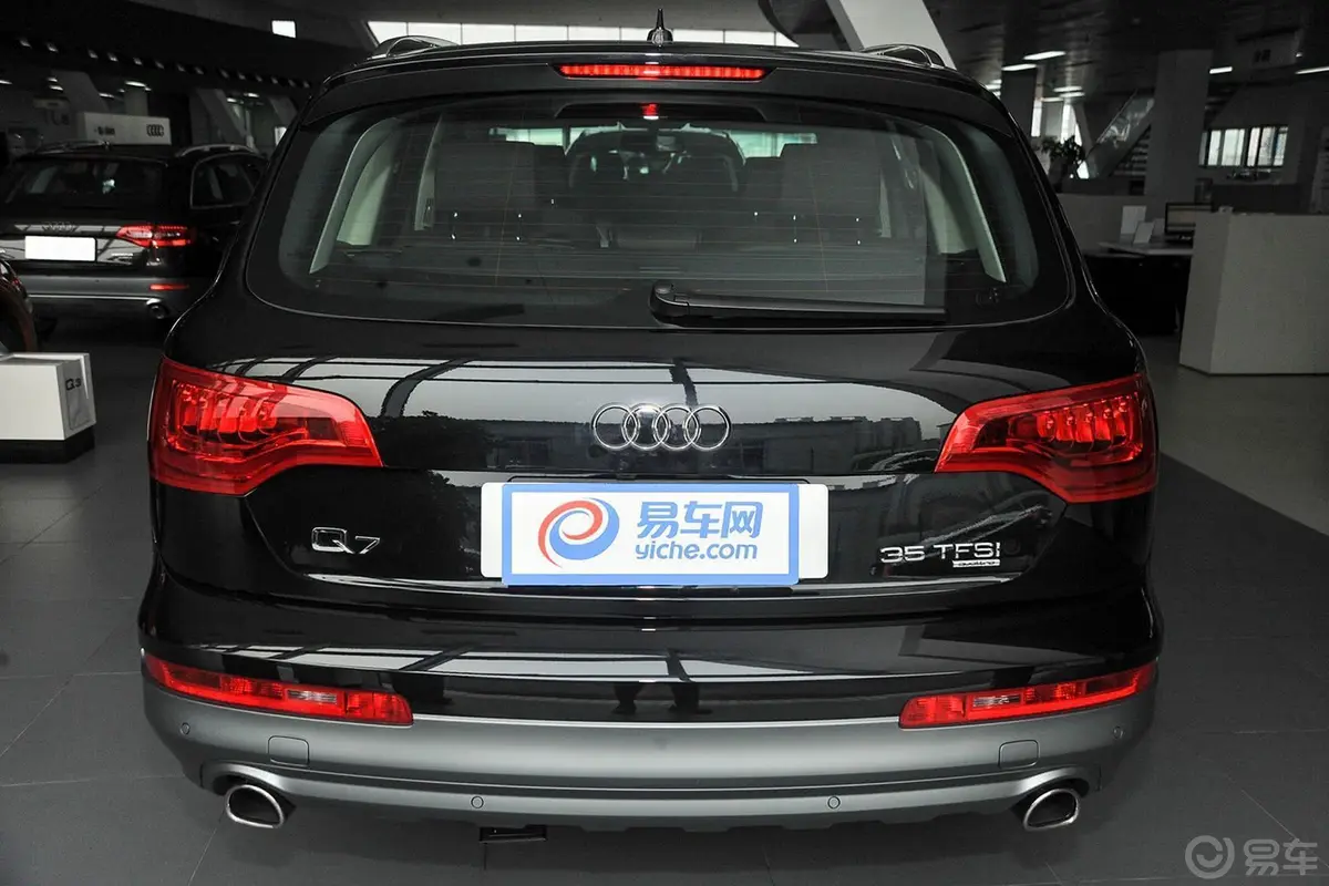 奥迪Q735 TFSI quattro 进取型正后水平