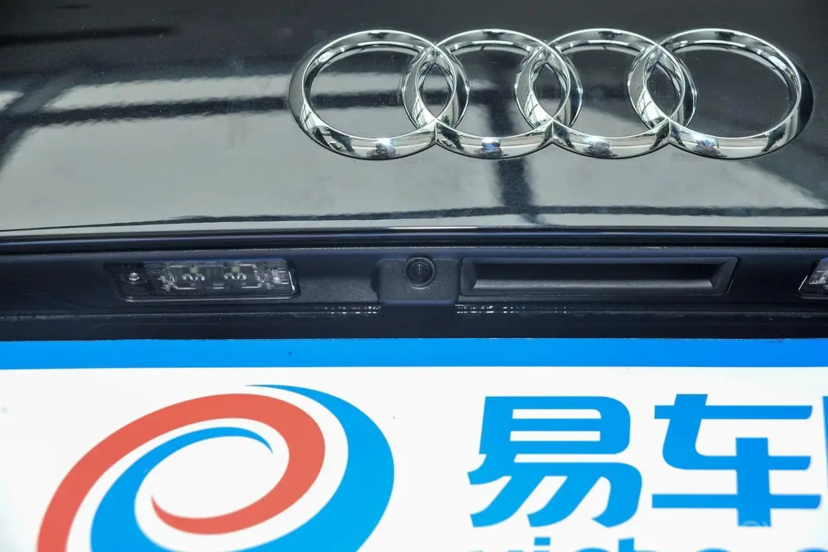 奥迪Q735 TFSI quattro 进取型倒车影像摄像头