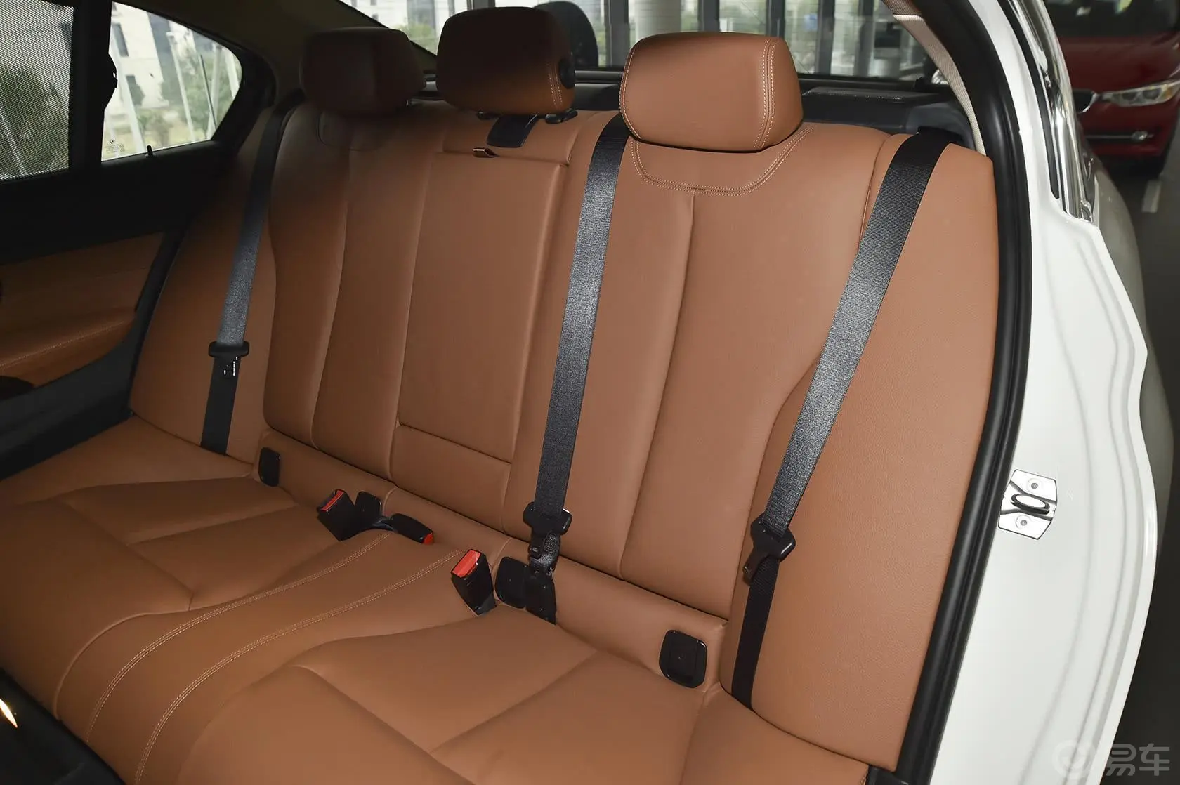 宝马3系328Li xDrive 豪华设计套装后排座椅