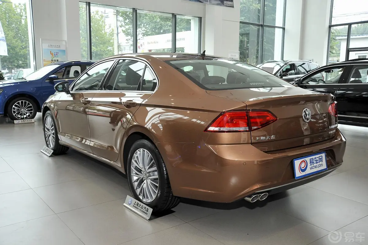 凌渡1.8T DSG 330TSI 豪华版侧后45度车头向左水平