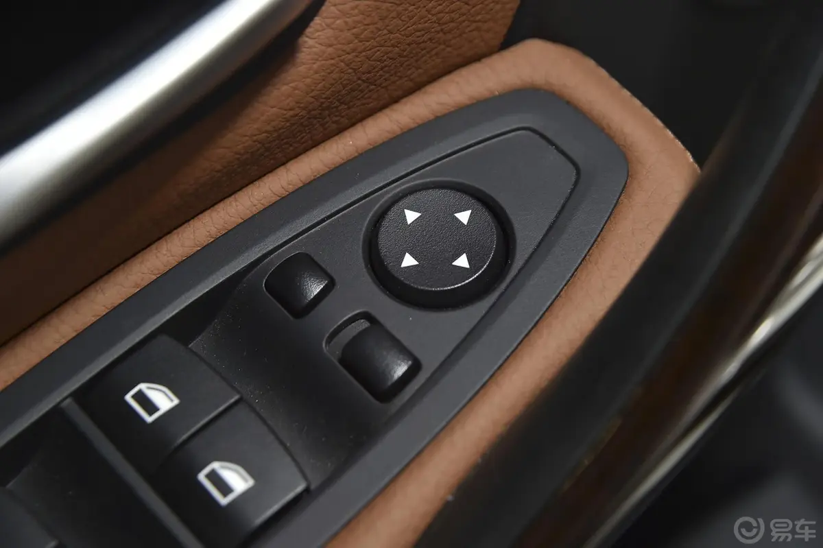 宝马3系328Li xDrive 豪华设计套装外后视镜控制键