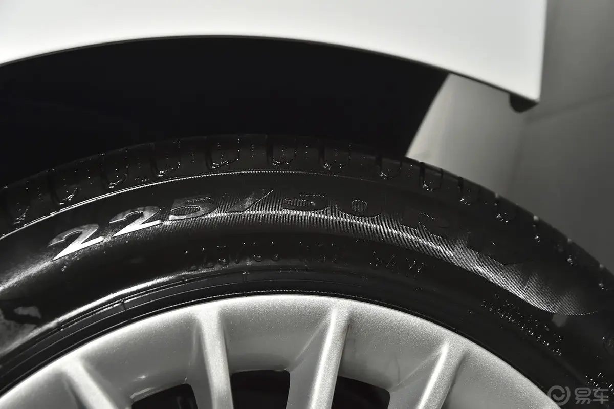 宝马3系328Li xDrive 豪华设计套装轮胎规格