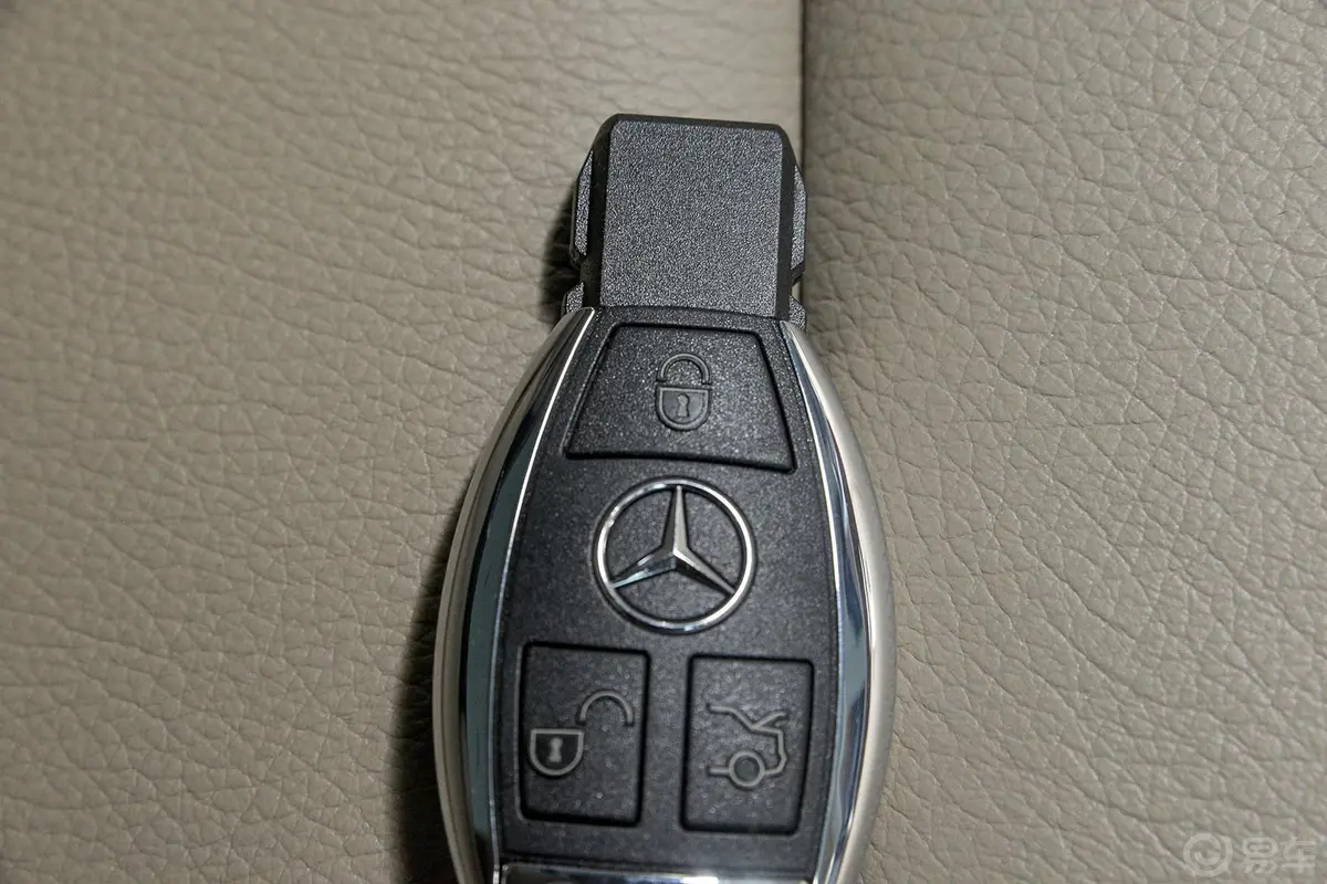 奔驰M级ML400 4MATIC 豪华型内饰