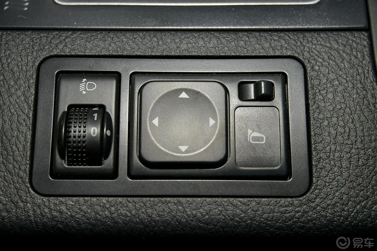 景逸S501.5L 5MT 豪华型外后视镜控制键