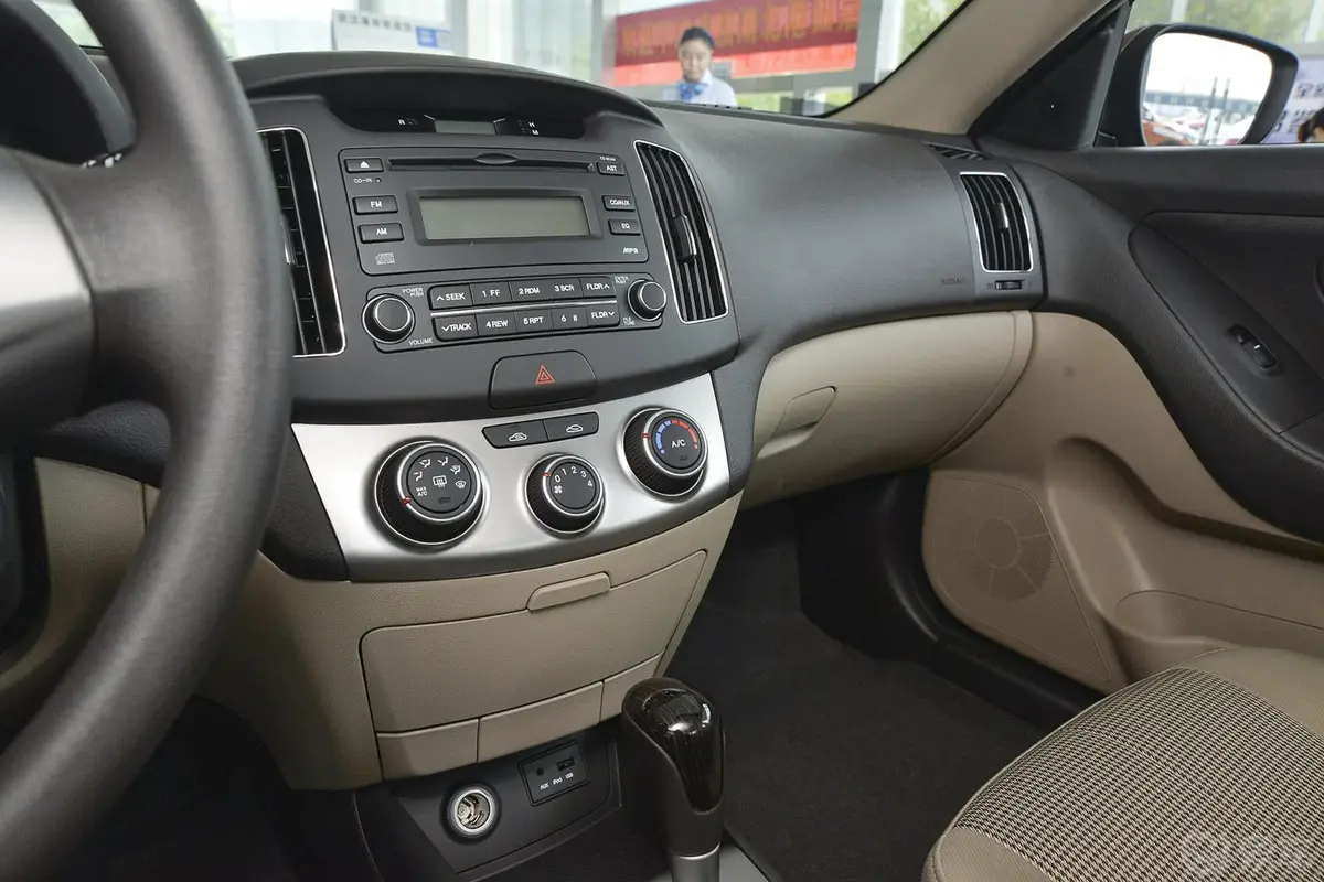 悦动1.6L 自动 舒适型中控台驾驶员方向