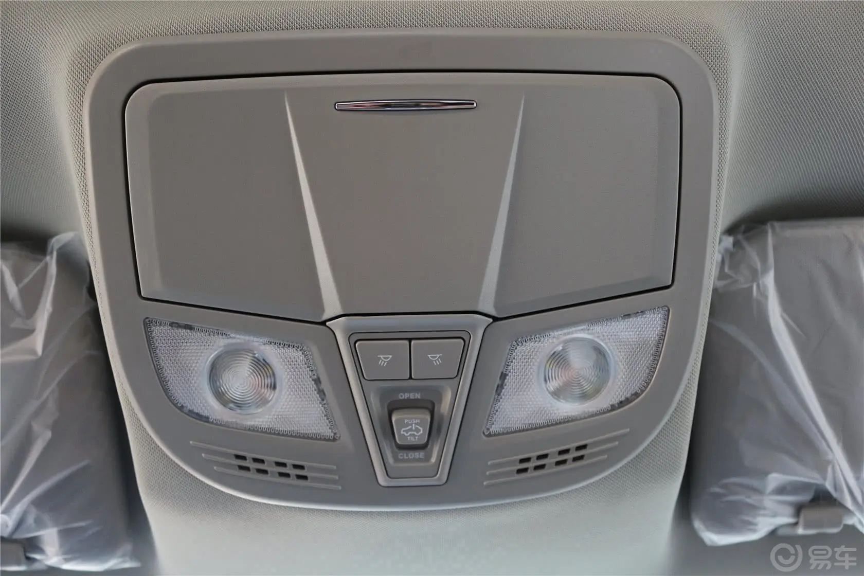 帝豪RS 1.5L 手动 向上版前排车顶中央控制区