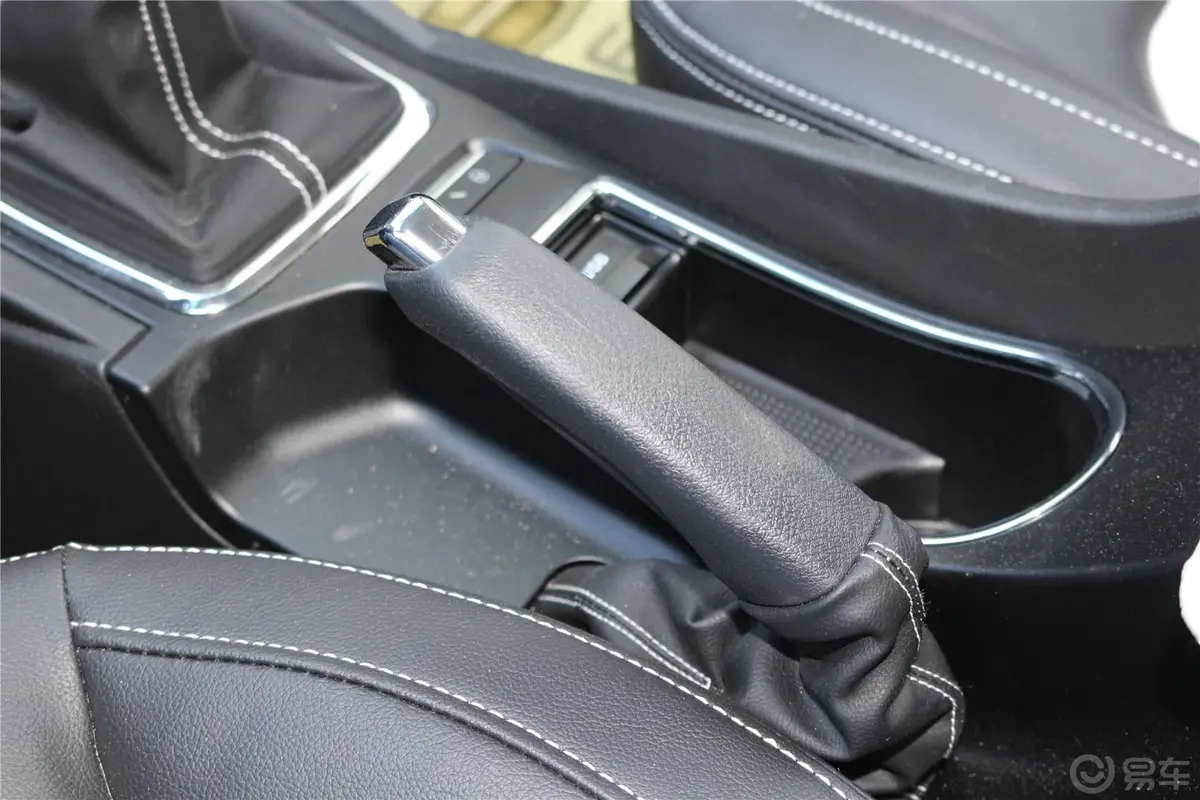 帝豪RS 1.5L 手动 向上版驻车制动（手刹，电子，脚刹）