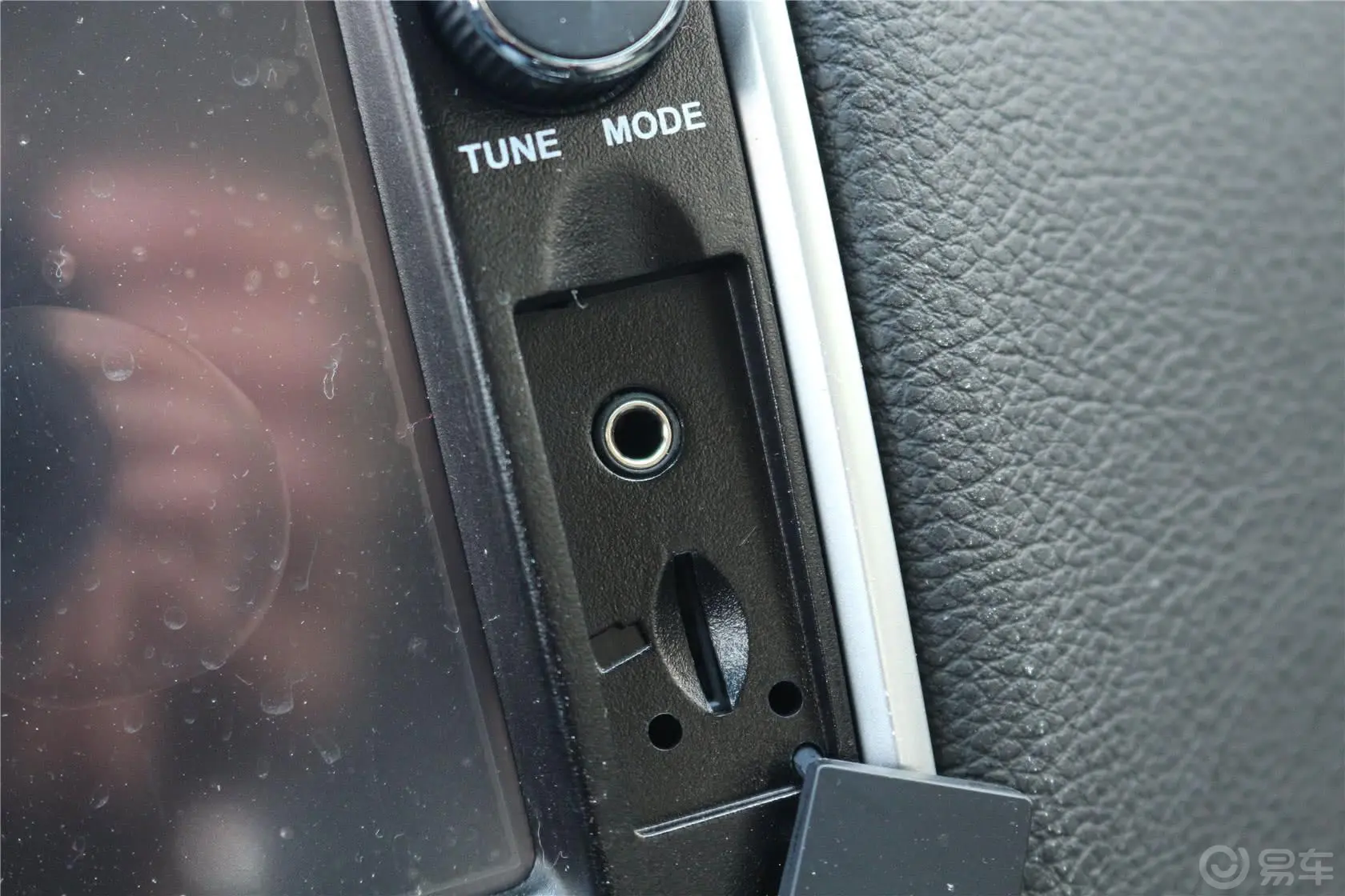 帝豪RS 1.5L 手动 向上版AUX接口