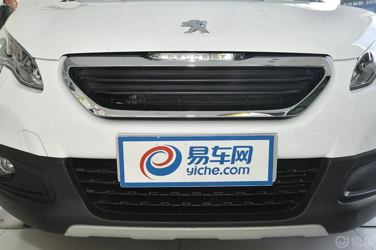 标致20081.6L 手动 潮流版前格栅侧俯拍