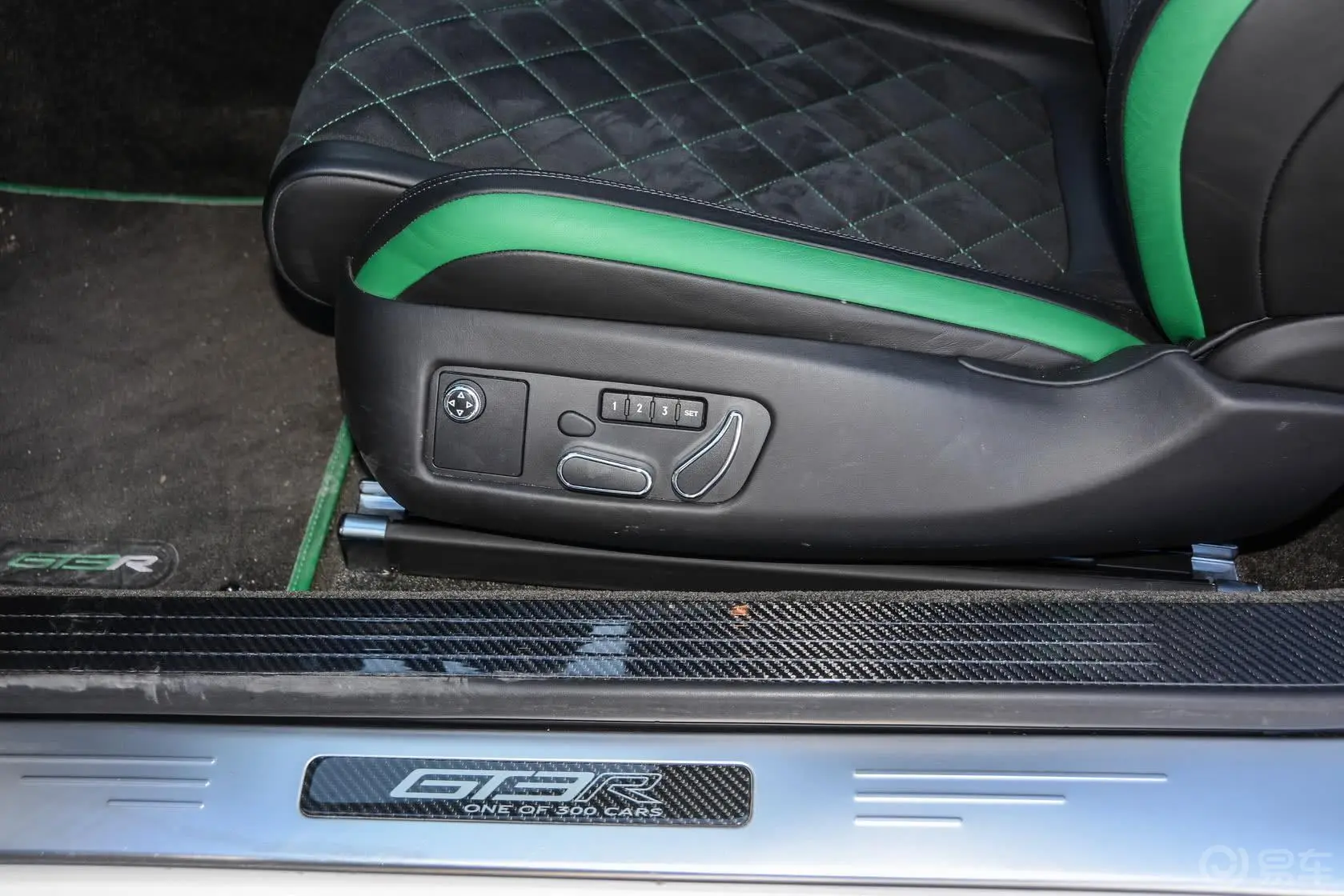 欧陆GT3-R 4.0L V8座椅调节键