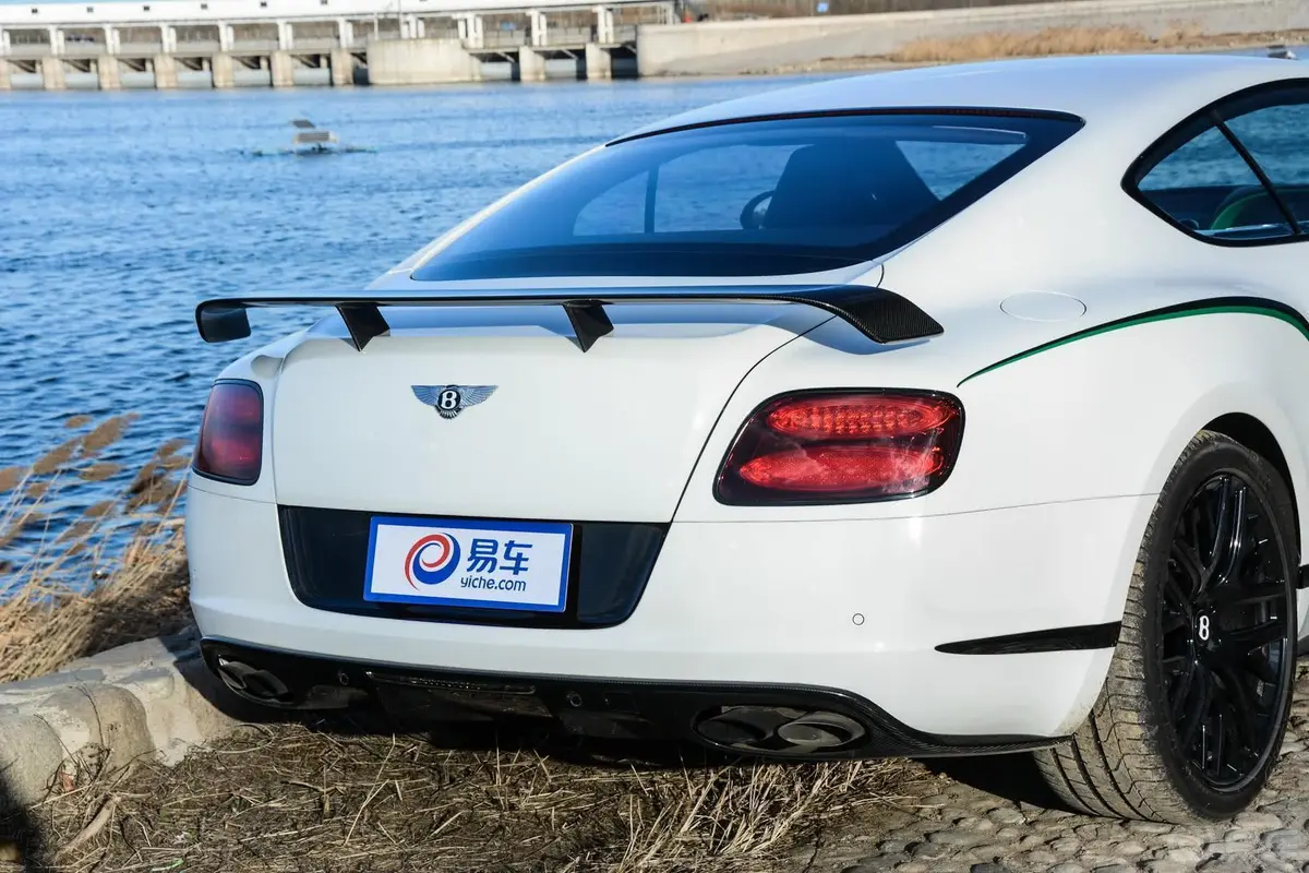 欧陆GT3-R 4.0L V8排气管（排气管装饰罩）