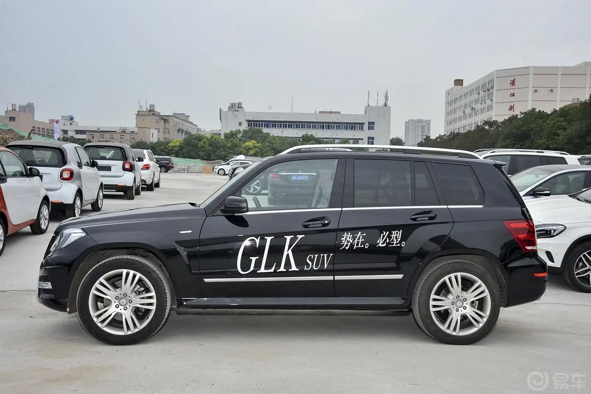 奔驰GLK级GLK 260  2.0T 自动 动感型 极致版正侧车头向左水平