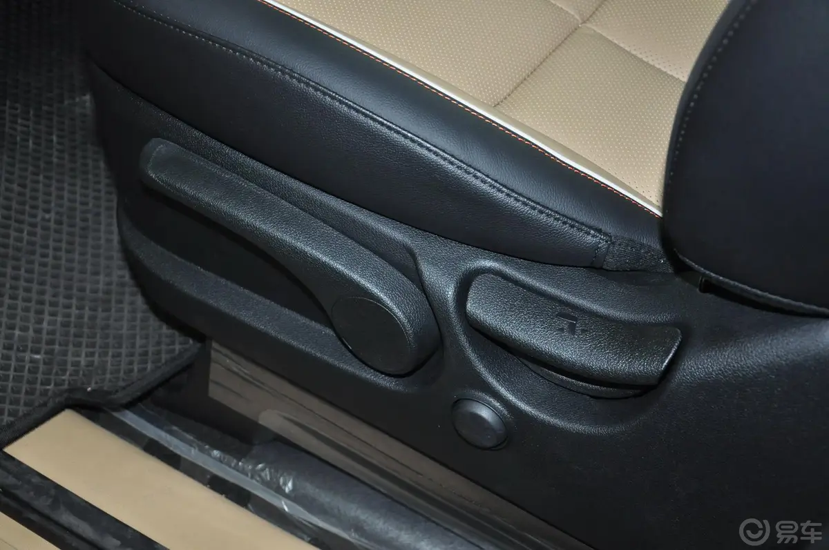 嘉华(进口)2.2TD 自动 柴油豪华版座椅调节键