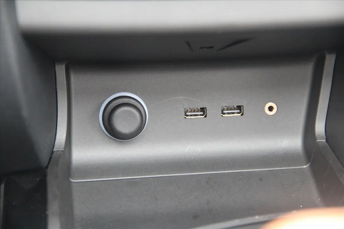 东南DX71.5T 手自一体 尊贵型USB接口