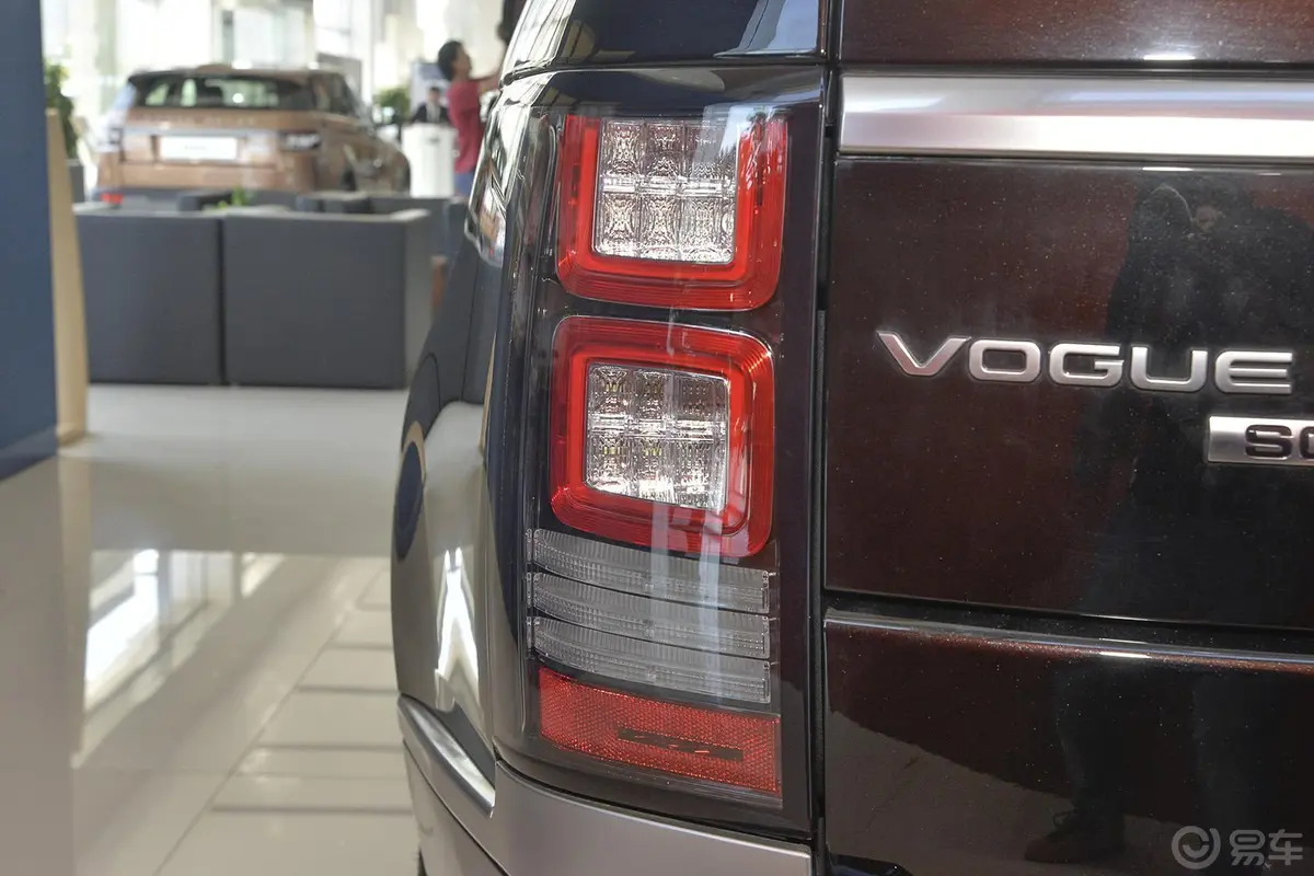 揽胜3.0L V6 SC Vogue SE 创世加长版外观