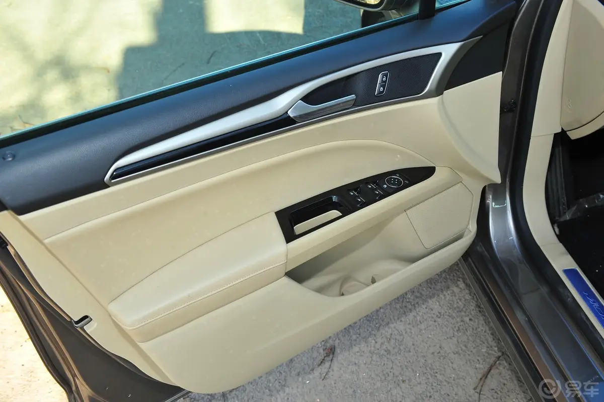 蒙迪欧1.5T 自动 GTDi180 时尚型驾驶员侧车门内门板