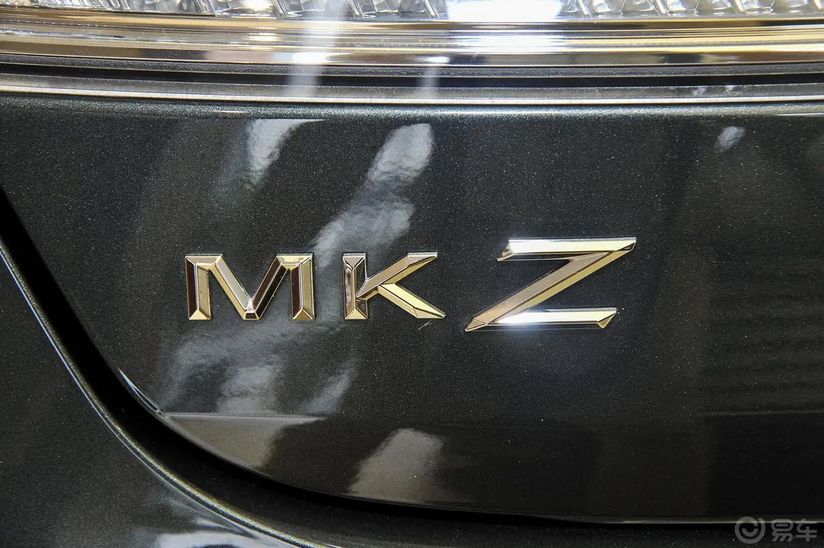 林肯MKZ2.0T 尊雅版尾标