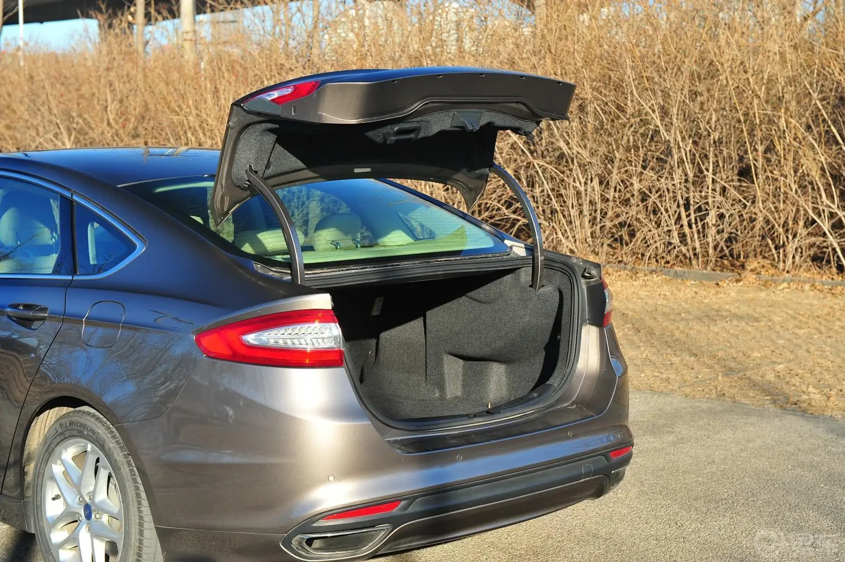 蒙迪欧1.5T 自动 GTDi180 时尚型行李厢开口范围