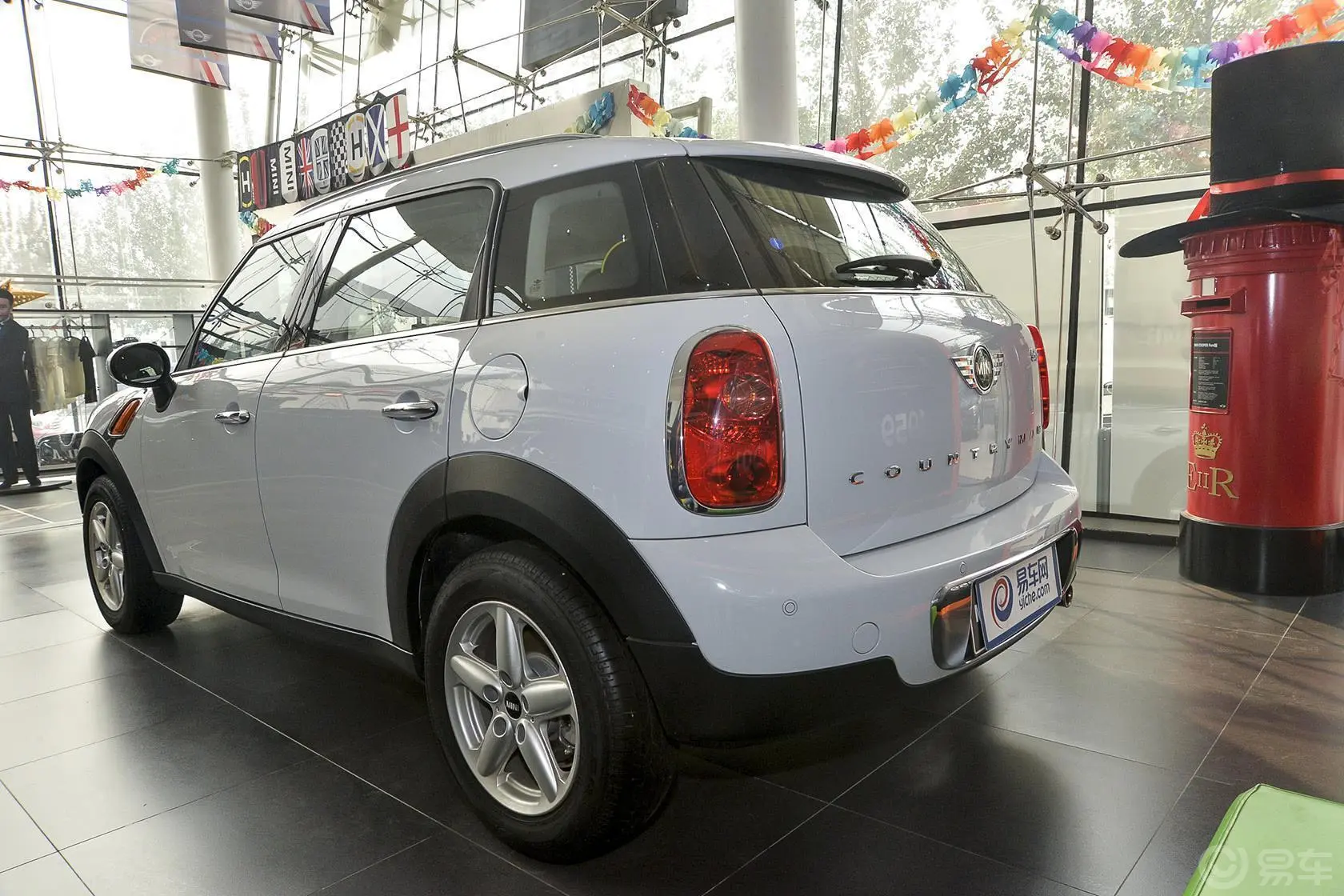 MINI COUNTRYMAN1.6L ONE侧后45度车头向左水平