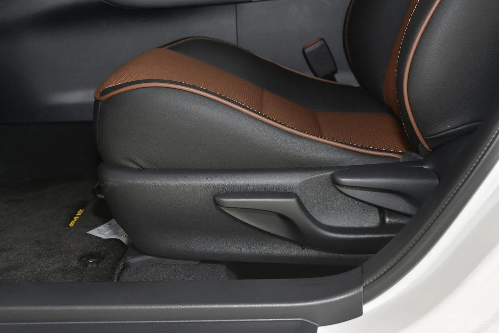 雷克萨斯CT200h 1.8L 自动 精英版（双色）座椅调节键
