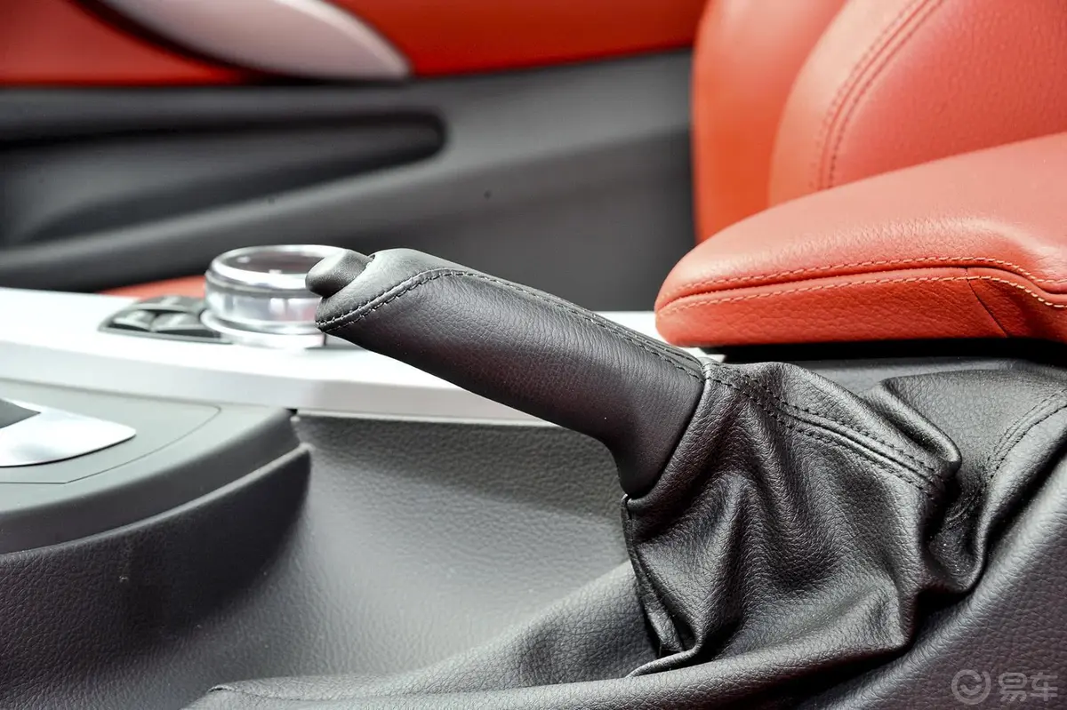 宝马4系双门轿跑车 435i xDrive 风尚设计套装驻车制动（手刹，电子，脚刹）