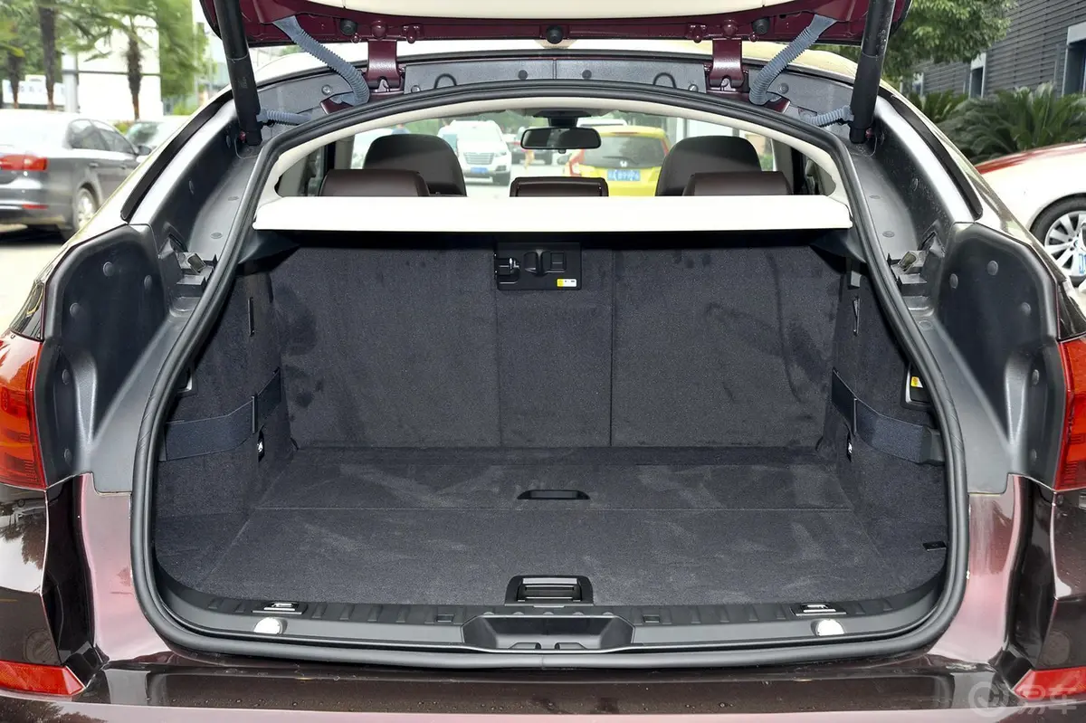 宝马5系GT528i 豪华型行李箱空间