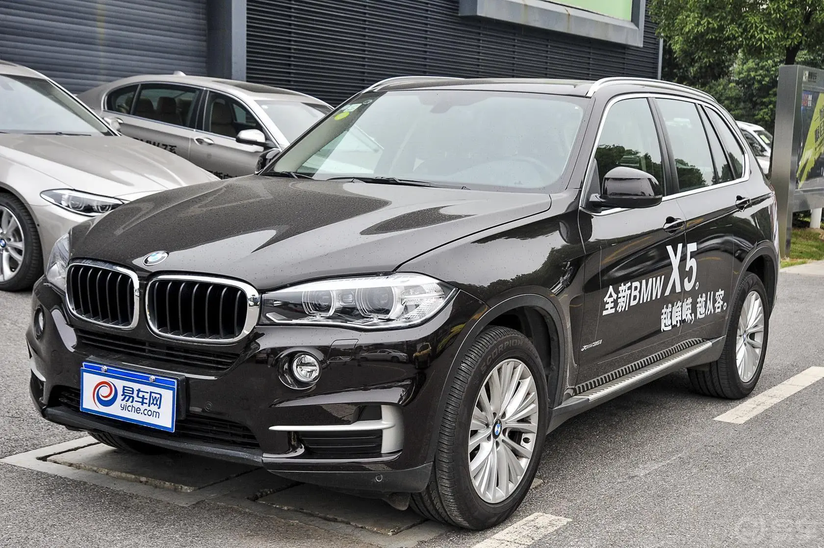 宝马X5(进口)xDrive35i 领先型侧前45度车头向左水平