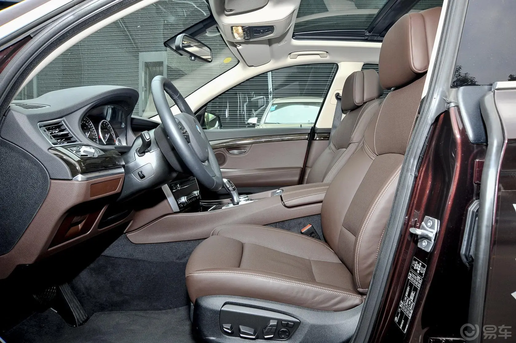 宝马5系GT528i 豪华型前排空间