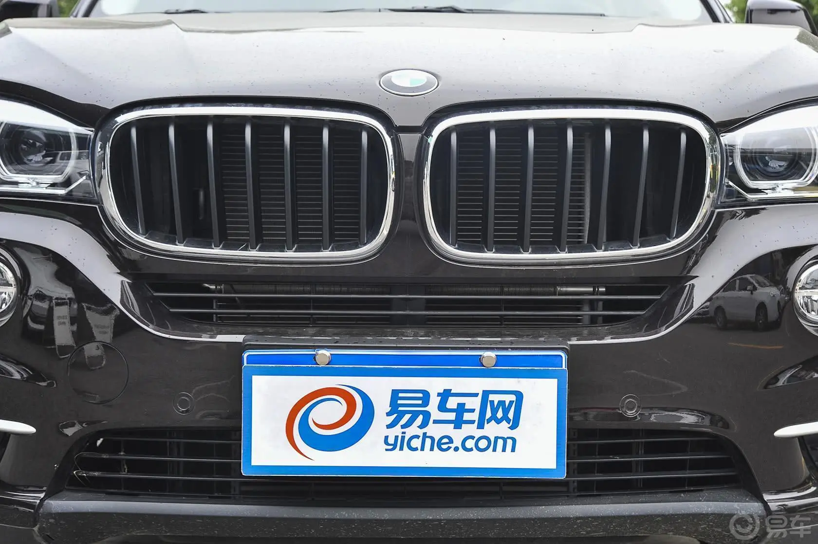 宝马X5(进口)xDrive35i 领先型前格栅侧俯拍