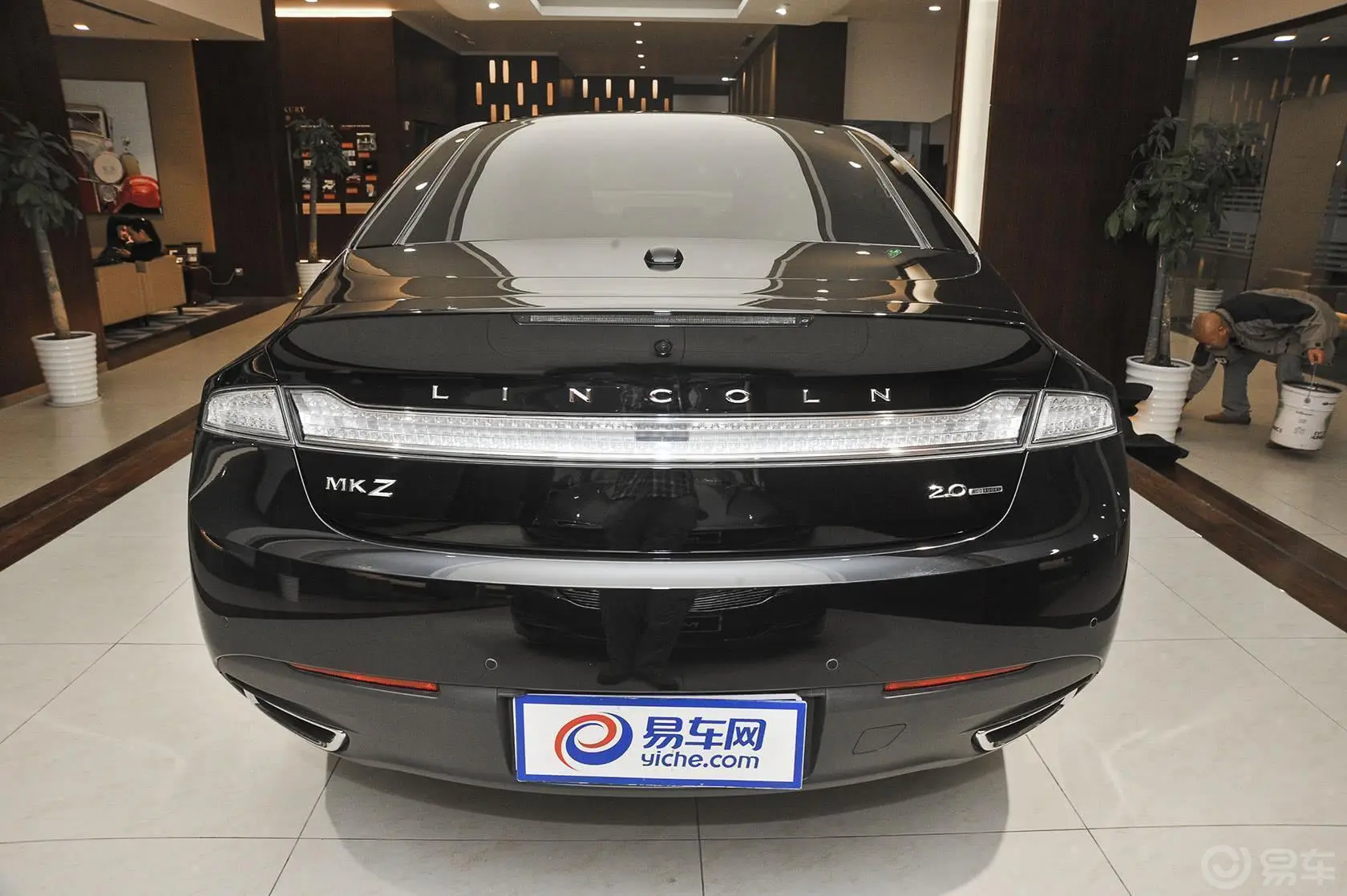 林肯MKZ2.0T 尊耀版正后水平