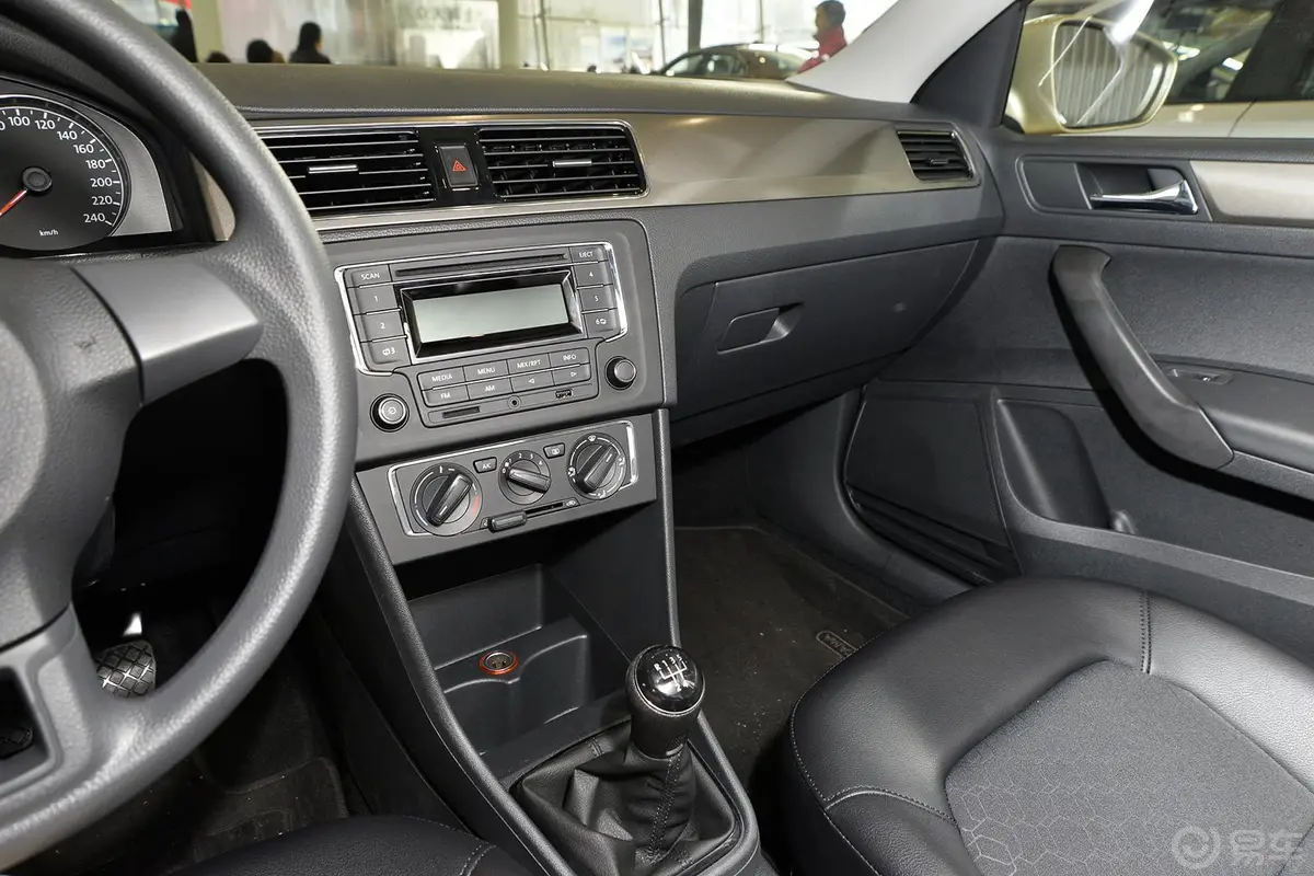 桑塔纳1.6L 手动 舒适版中控台驾驶员方向
