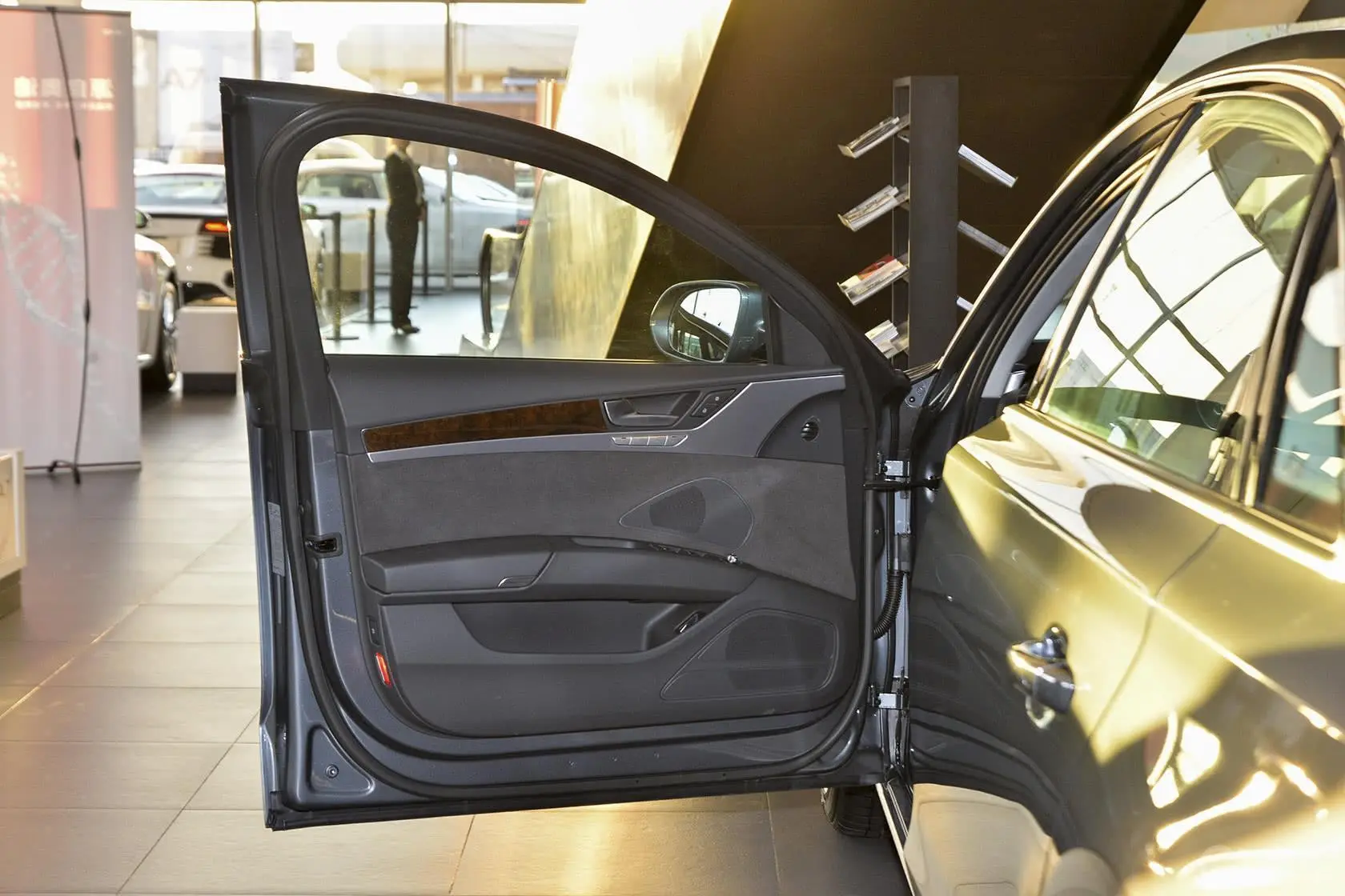 奥迪A8A8L 45 TFSI quattro 舒适型驾驶员侧车门内门板