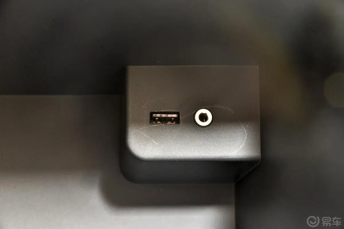 名爵GS 锐腾2.0TGI 自动 两驱 豪华型USB接口