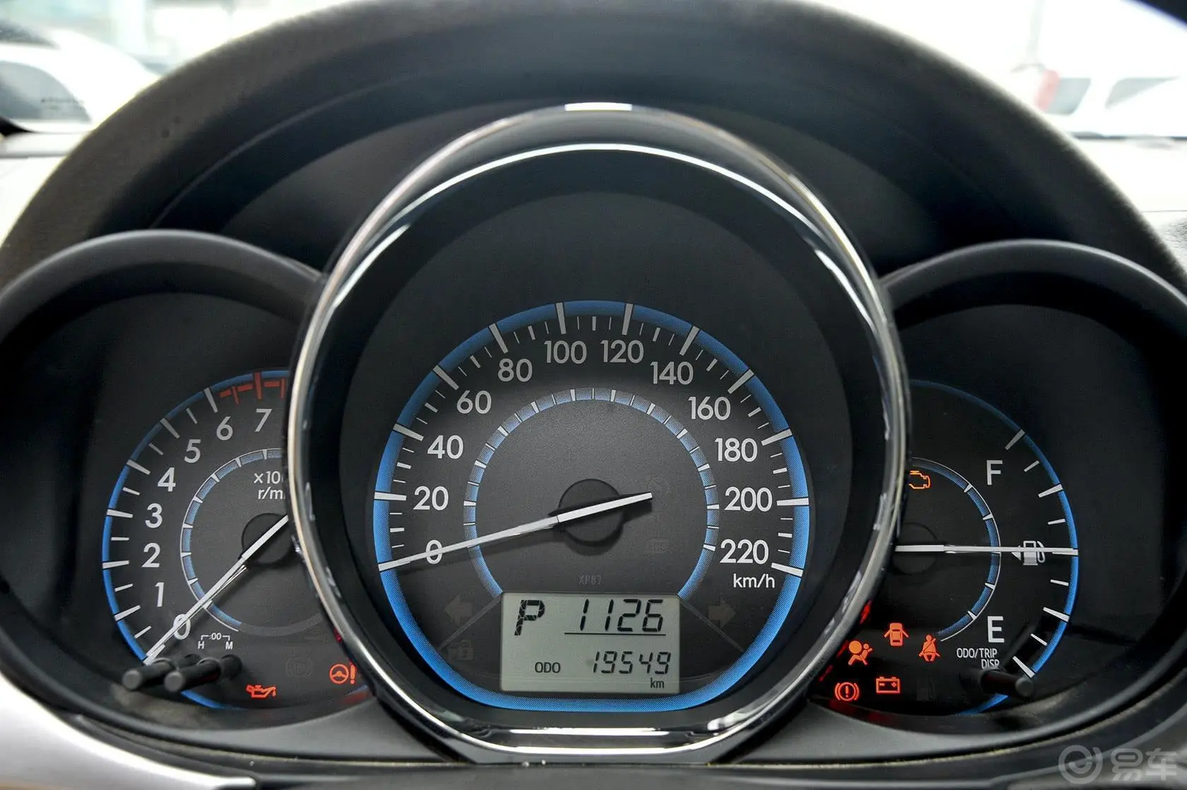 威驰1.5L 自动 智尊星光版仪表盘背光显示