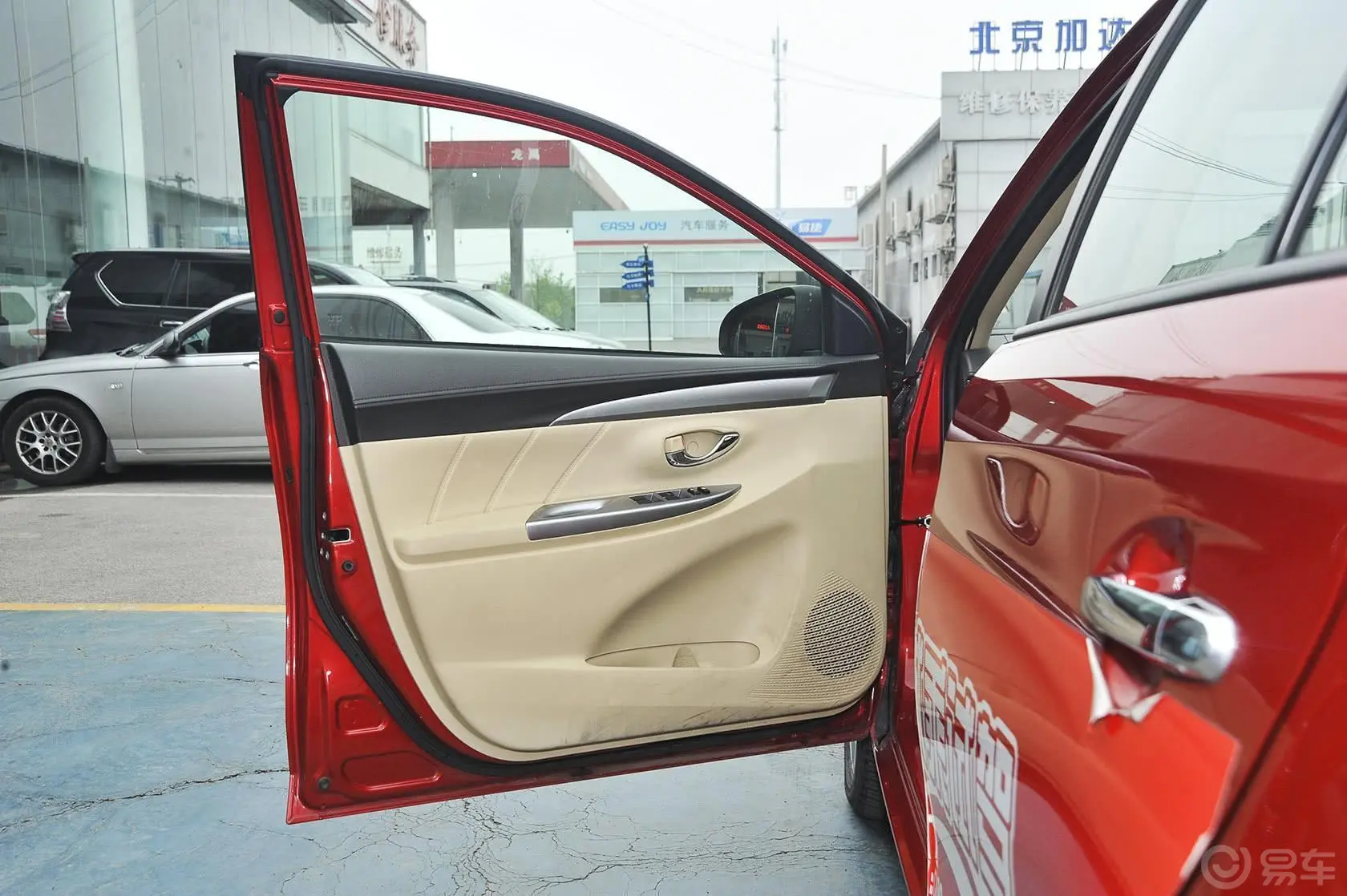 威驰1.5L 自动 智尊星光版驾驶员侧车门内门板