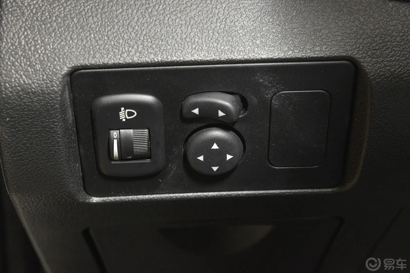 智尚S351.5L 手动 豪华版外后视镜控制键