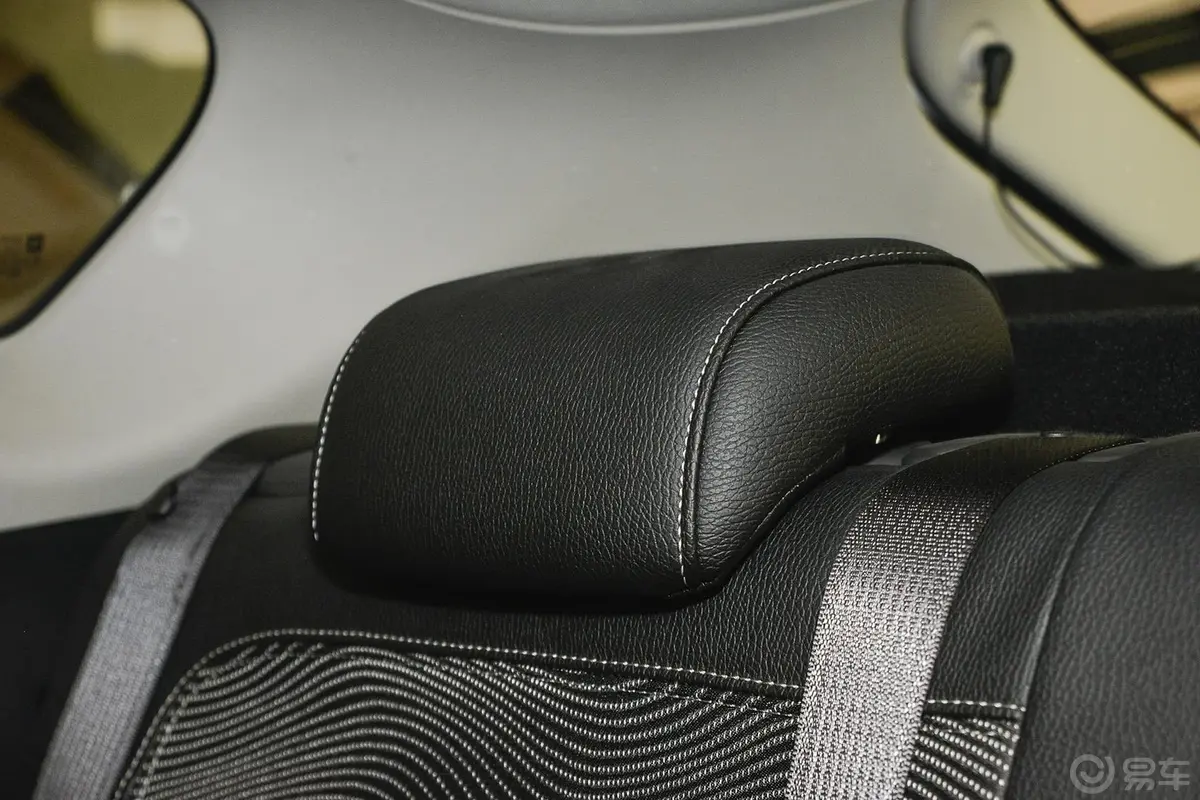 英朗XT 1.6L 自动 舒适版后排头枕