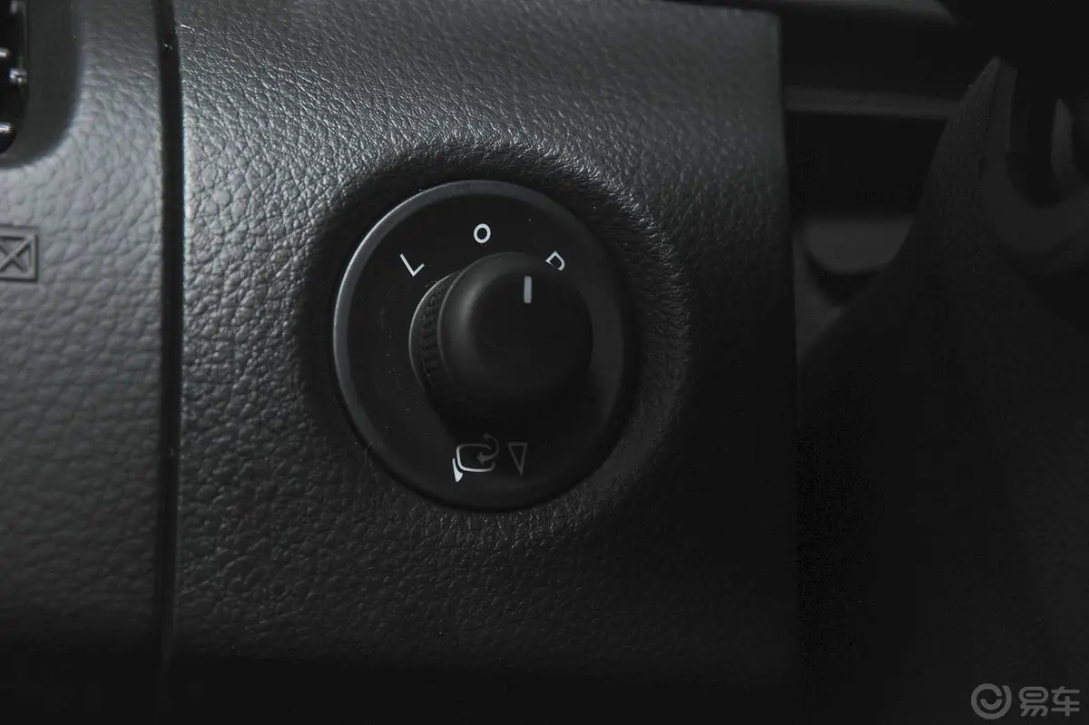 优6 SUV1.8T 范特西限量版外后视镜控制键