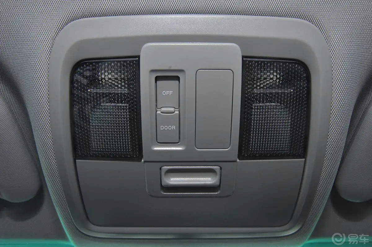 优6 SUV1.8T 魅力升级型前排车顶中央控制区