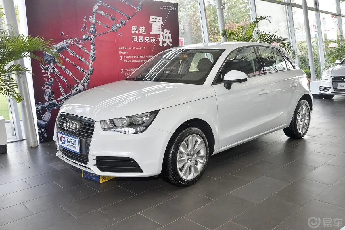 奥迪A1Sportback 30TFSI 时尚型侧前45度车头向左水平