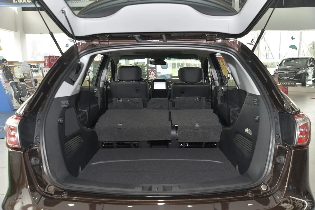 大7 SUV2.2T 自动 两驱 智尊型空间