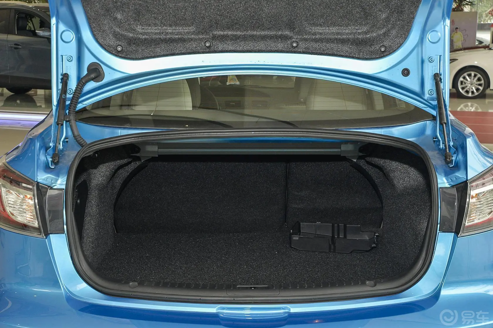 马自达3 星骋三厢 1.6L 手动 舒适型行李箱空间