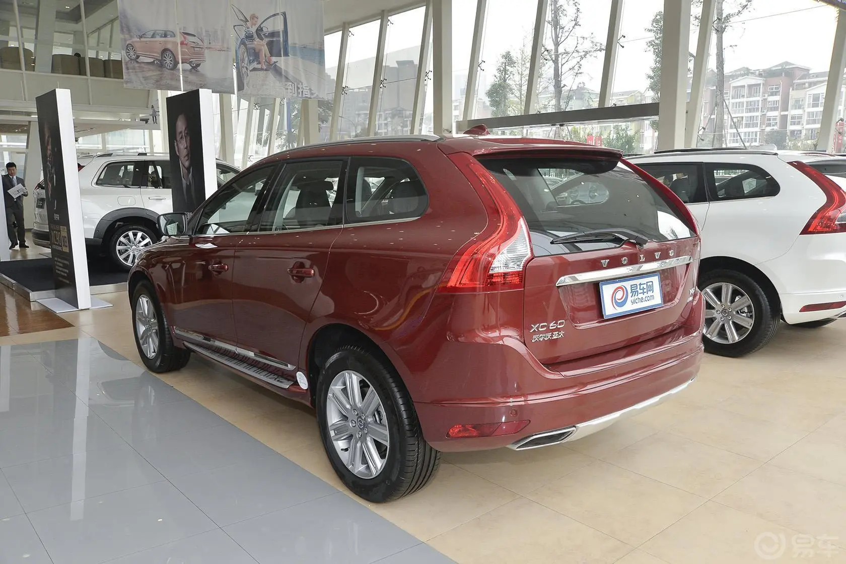 沃尔沃XC60T5 AWD 智远版侧后45度车头向左水平