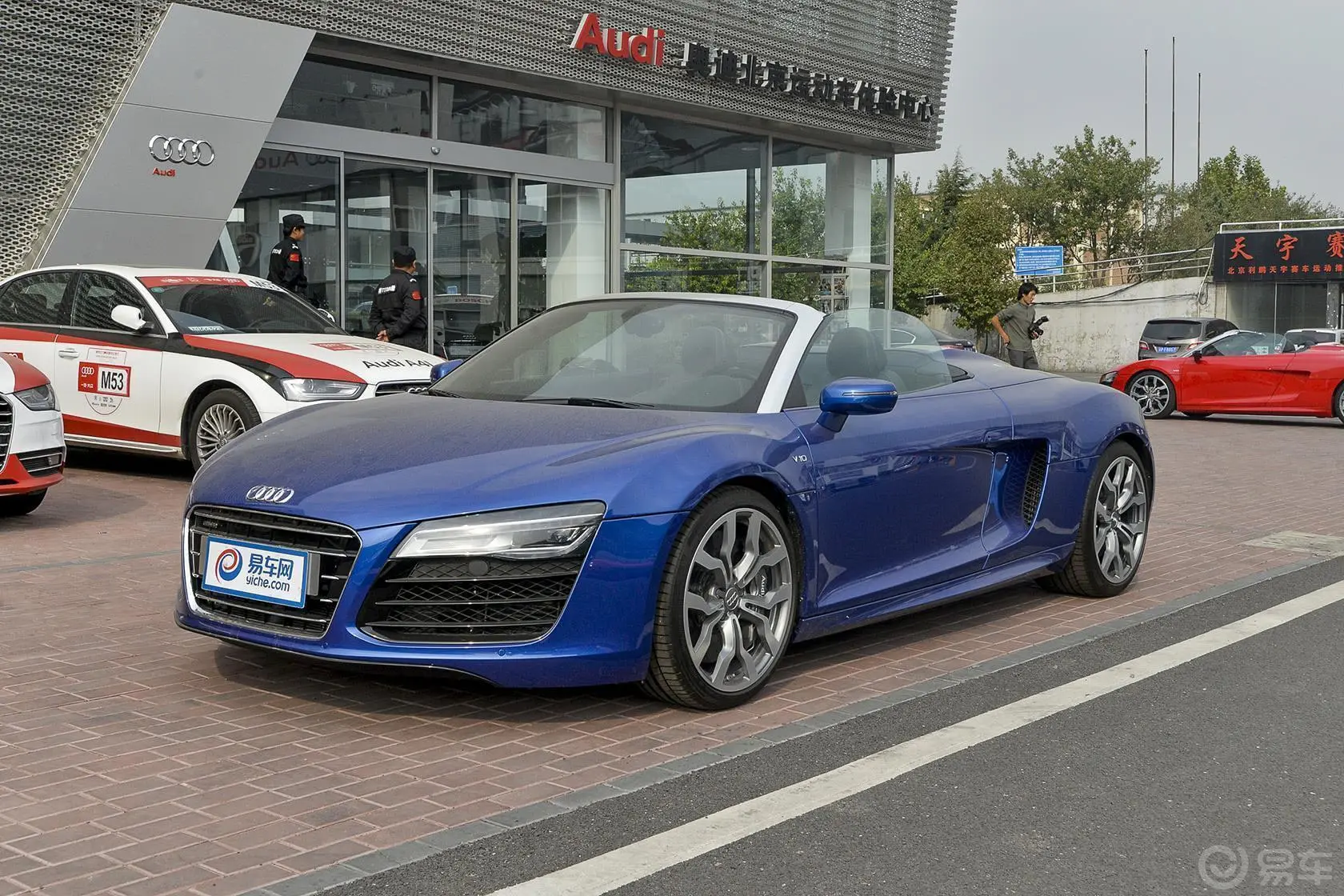 奥迪R8Spyder 5.2 FSI quattro侧前45度车头向左水平