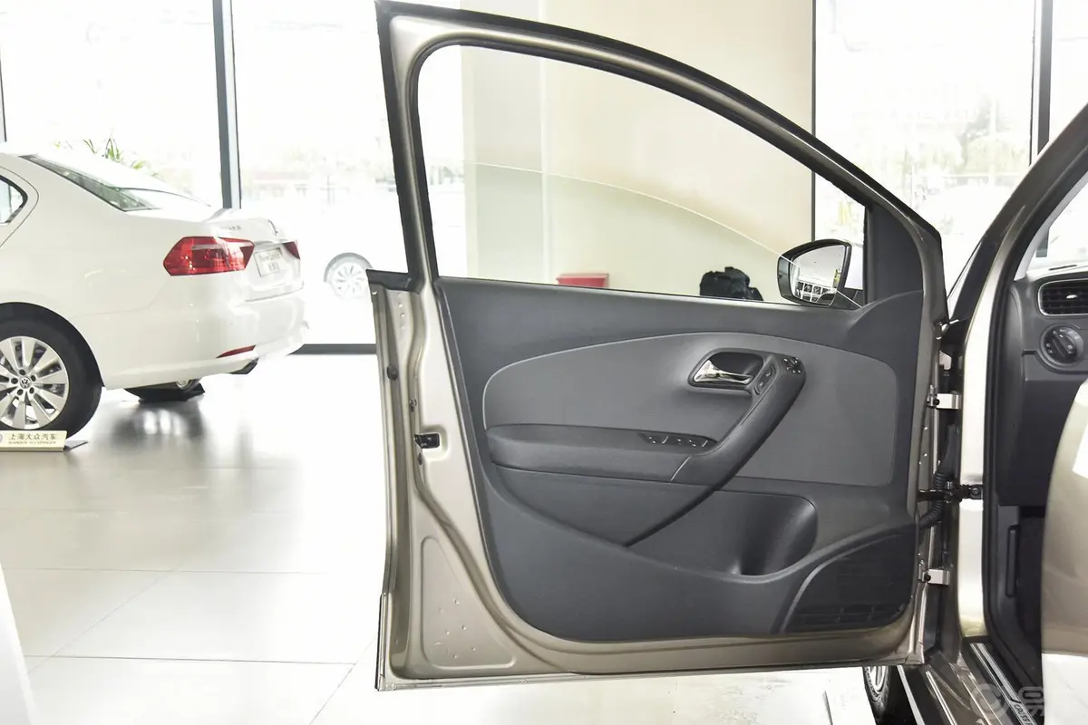 Polo1.6L 手动 舒适版驾驶员侧车门内门板