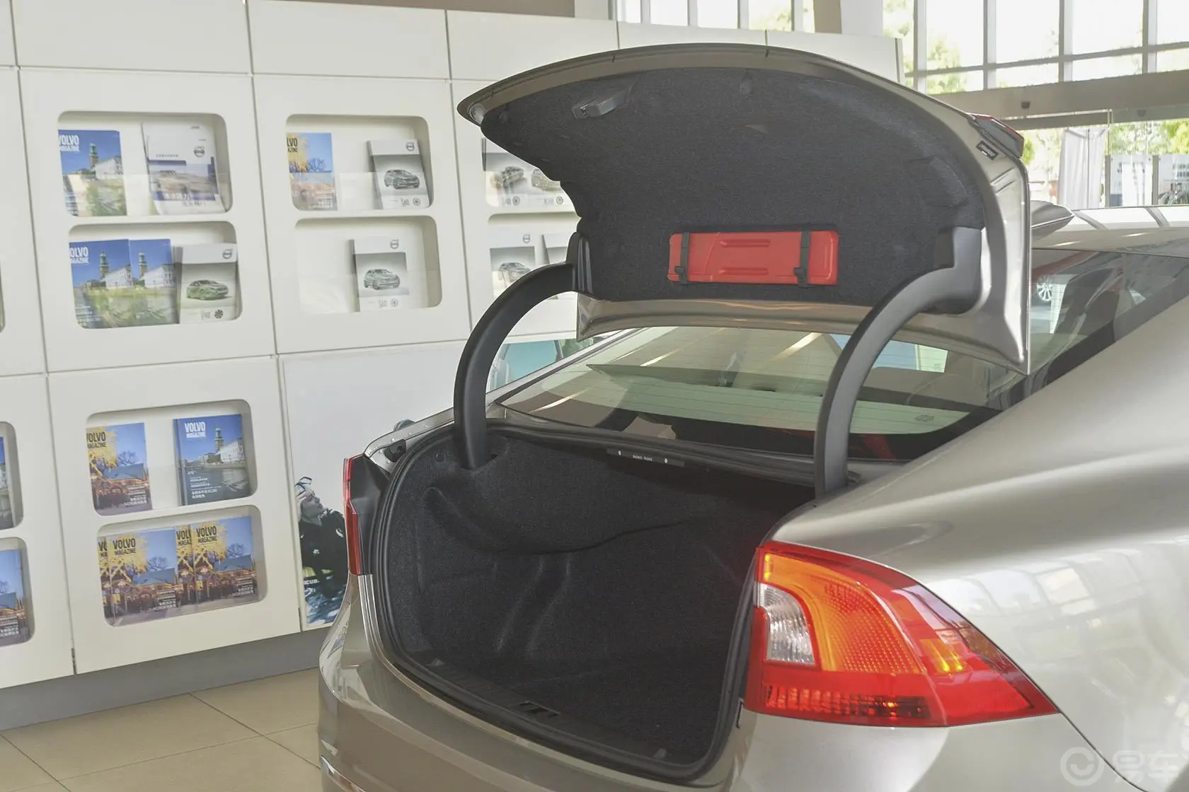 沃尔沃S602.0T 手自一体 智远版行李厢开口范围