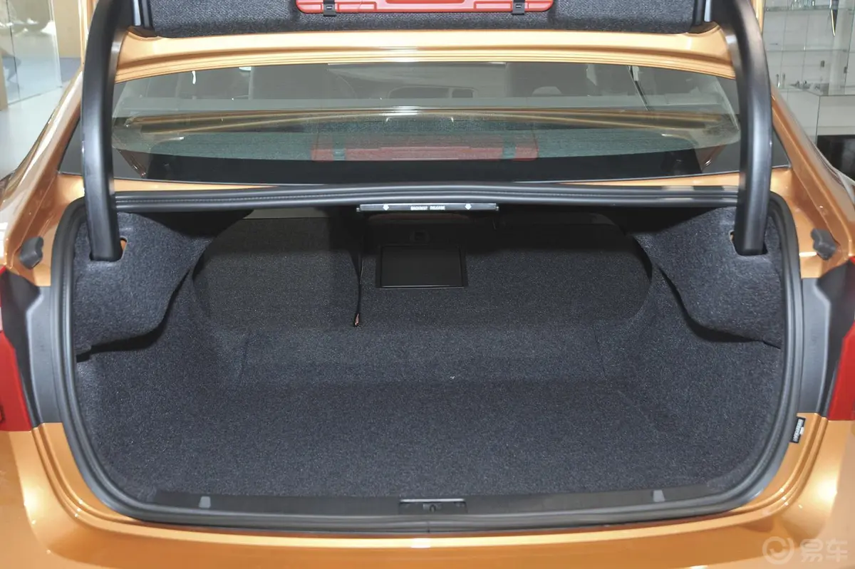 沃尔沃S602.0T 手自一体 T5 智驭版行李箱空间