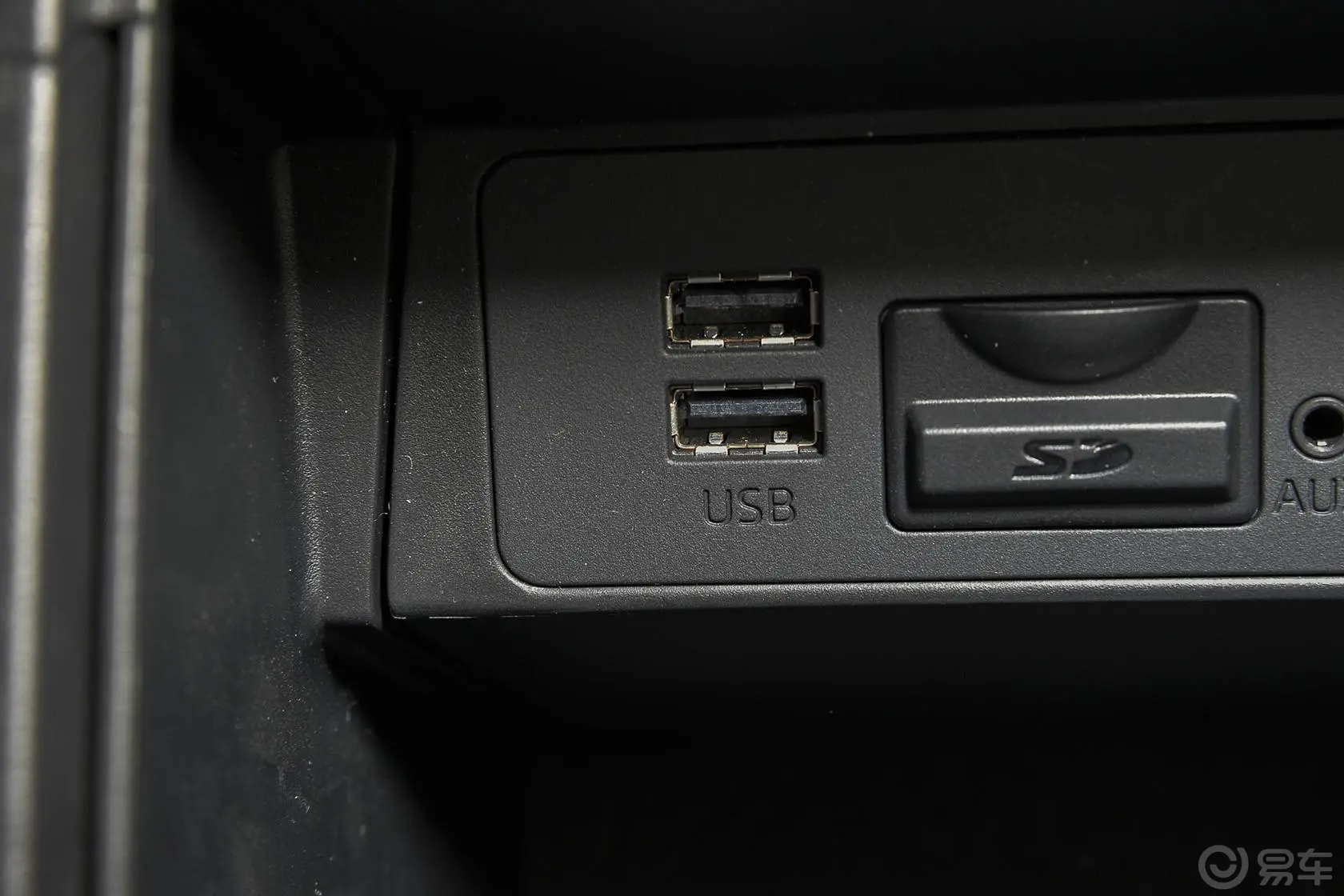 马自达3 昂克赛拉两厢 1.5L 手动 舒适型USB接口